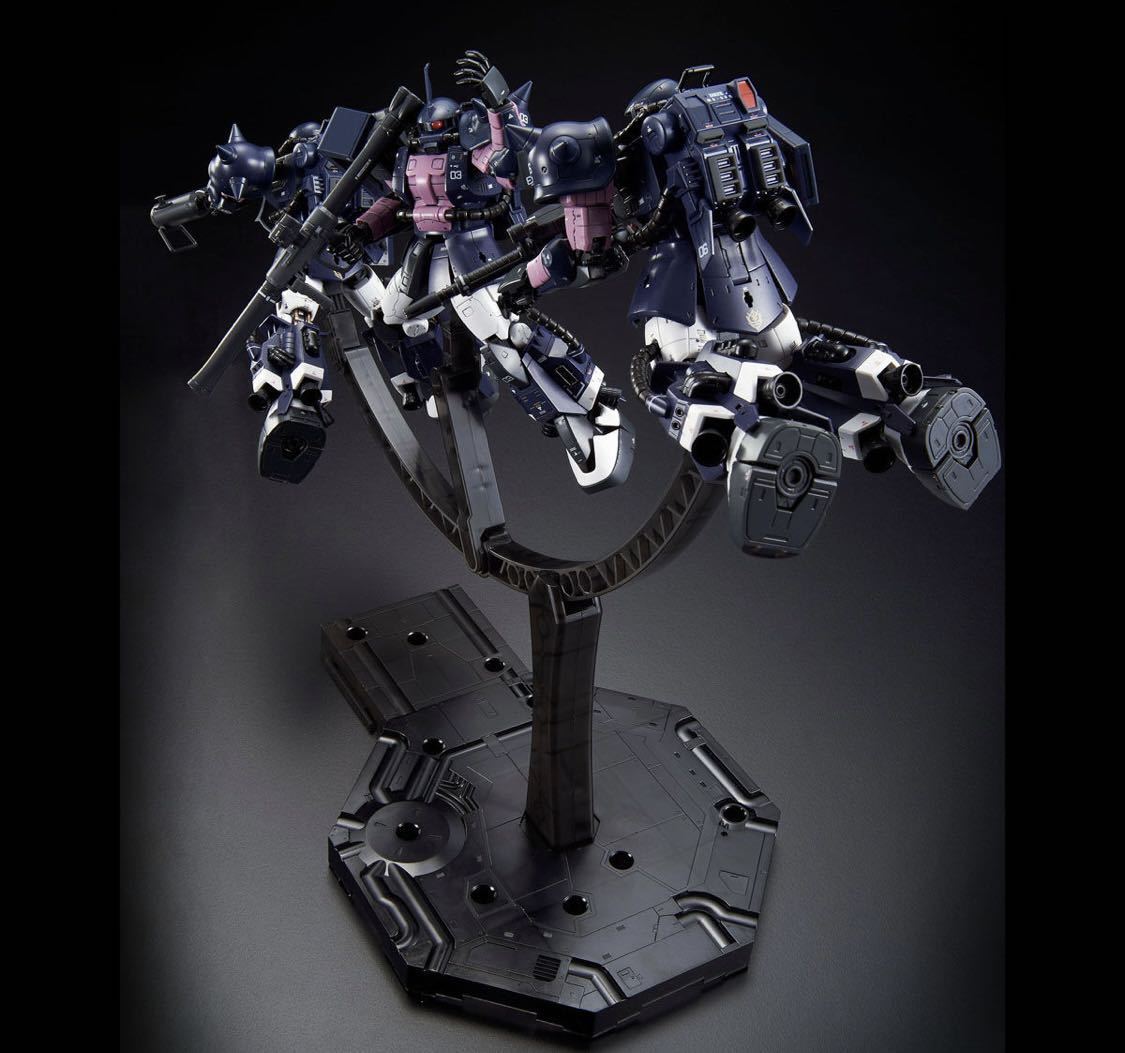 トリプルアクションベース付き　ＲＧ 1/144 黒い三連星専用ザクII ３機セット　機動戦士ガンダム　検索　リアルグレード　水星　ハサウェイ_画像1