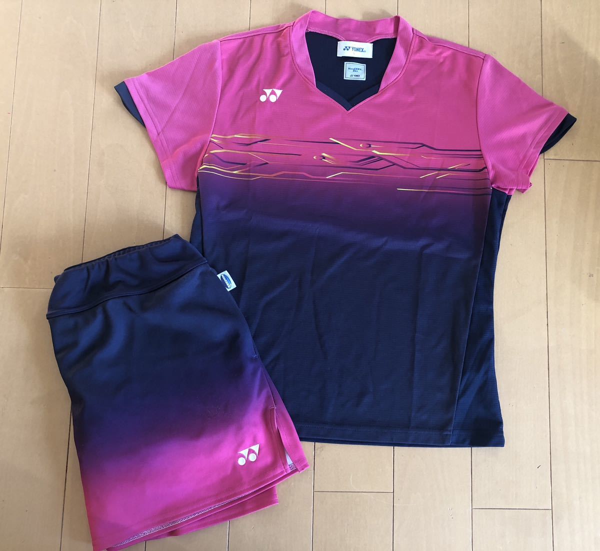 YONEX ヨネックス 上下セット ショートパンツ ゲームシャツ 半袖TシャツウェアLサイズグラデーション女性レディースインナースパッツテニス(スコート)｜売買されたオークション情報、ヤフオク!  の商品情報をアーカイブ公開