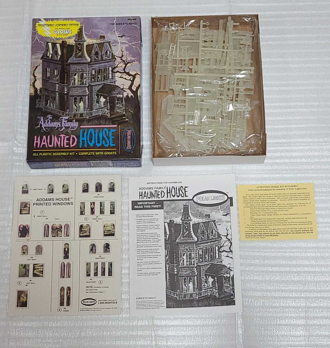 蓄光　プラモデル アダムスファミリー　ホーンテッドマンション　未組立 未開封　海外　The Addams Family HAUNTED HOUSE Polar Lights_画像1