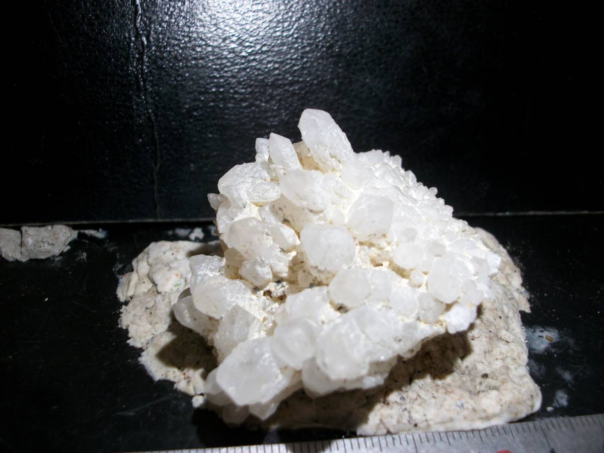 国産鉱物 奈良県 橡谷 水晶 クラスター クォーツ 大小の結晶多数 ハイグレード 定型外発送の画像1