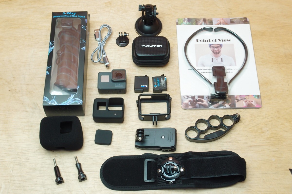 GoPro HERO5 Black バッテリー2つ 3WAY自撮り棒 ネックマウント 防風スポンジ付 GPS 防水アクションカメラ 4K動画 タッチ液晶 送料無料 GoPro HERO5 Black バッテリー2つ 3WAY自撮り棒 ネックマウント 防風スポンジ付 GPS 防水アクションカメラ 4K動画 タッチ液晶 送料無料