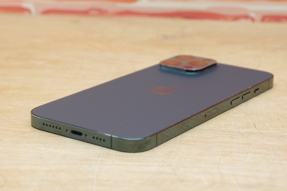 Apple iPhone12 Pro MAX 512GB パシフィックブルー SIMフリー Anker PowerCoreFusion 5000 Belkin ワイヤレス充電パッド新品付き 送料無料の画像6