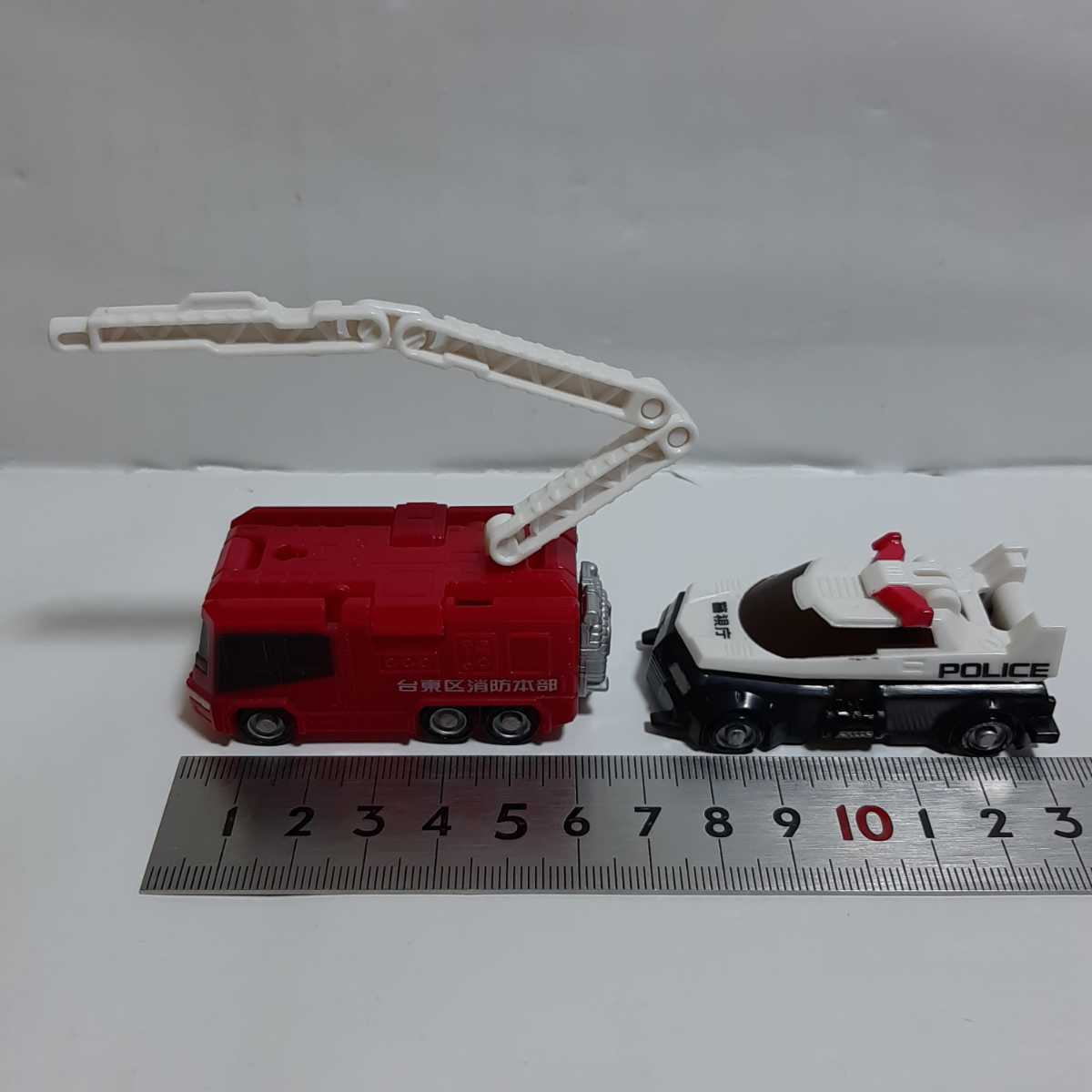ズッカーン 変形 フィギュア パトカー 消防車 ミニカー おもちゃ 玩具 図鑑変形 JAPAN TOYS _画像2