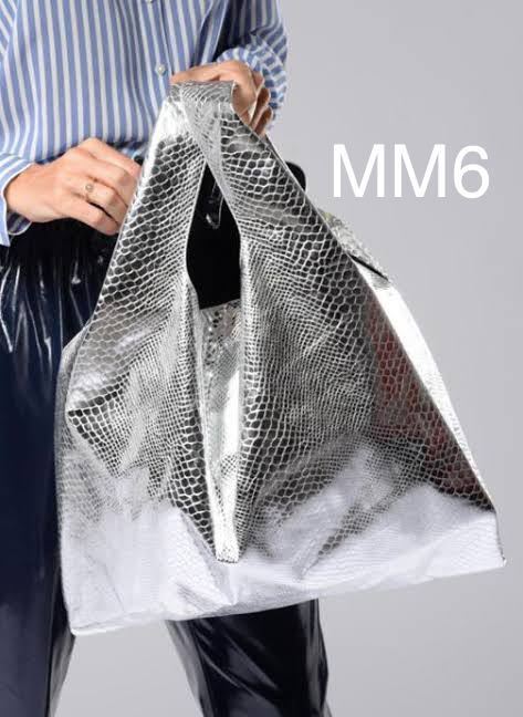 MM6　マルジェラ　S54WC0021　ショツピングバッグ　シルバー　保存袋付　230114