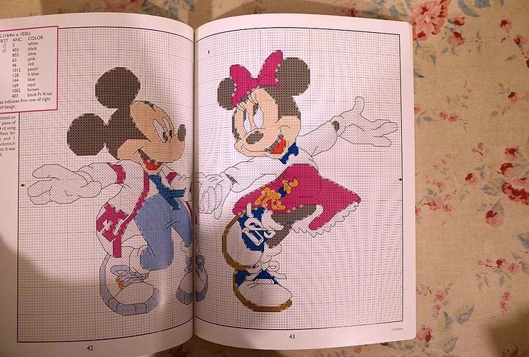 ディズニー 刺繍 クロスステッチ図案集 2冊セット Disney Home Mickey Collection Cross Stitch For Baby 刺しゅう ミッキーマウス 和洋裁 手芸 売買されたオークション情報 Yahooの商品情報をアーカイブ公開 オークファン Aucfan Com