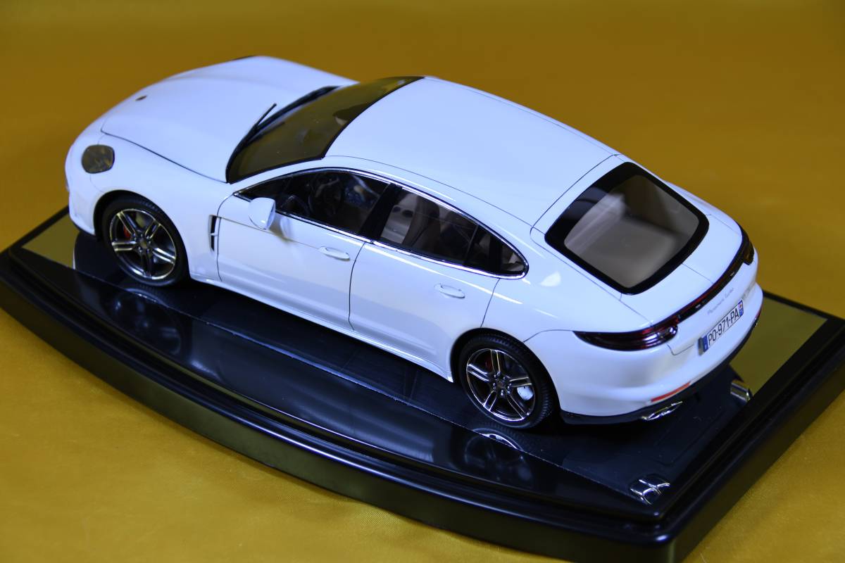 * interior . how? * Germany Revell 1/24 Porsche Panamera TURBO one-off finished model 