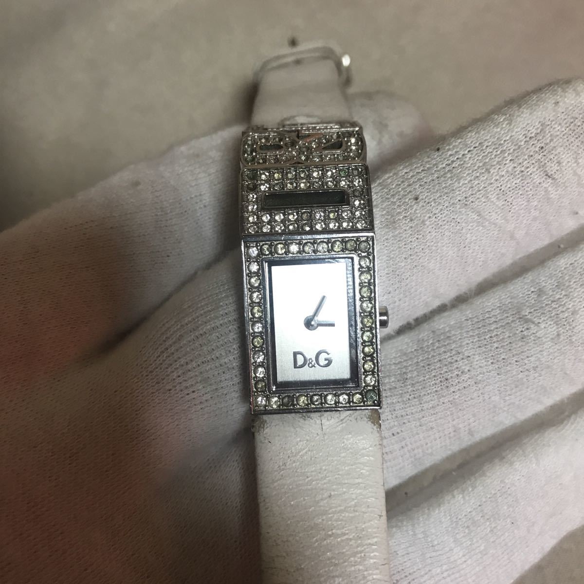 D&G 稼働品　レディース腕時計　クォーツ　ドルチェ&ガッバーナ　2針　シルバー文字盤　レザーバンド　白_画像1
