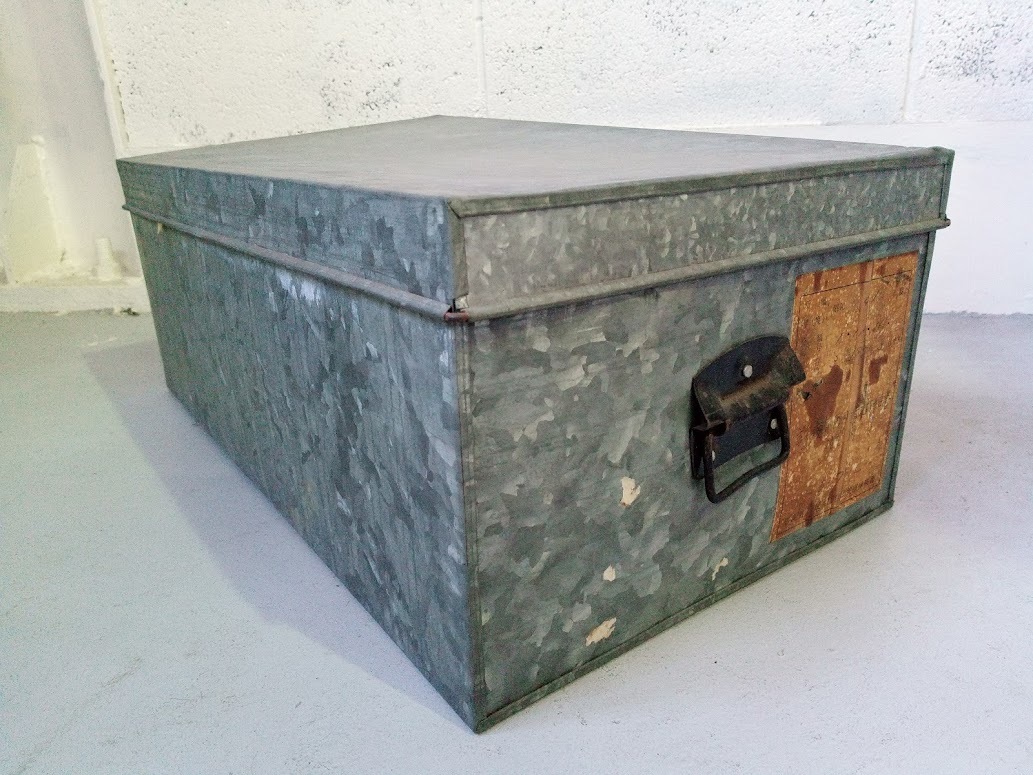 □ガンガンの箱 / ブリキの箱 収納ケース インテリア 家具 昭和レトロ 古道具_画像2