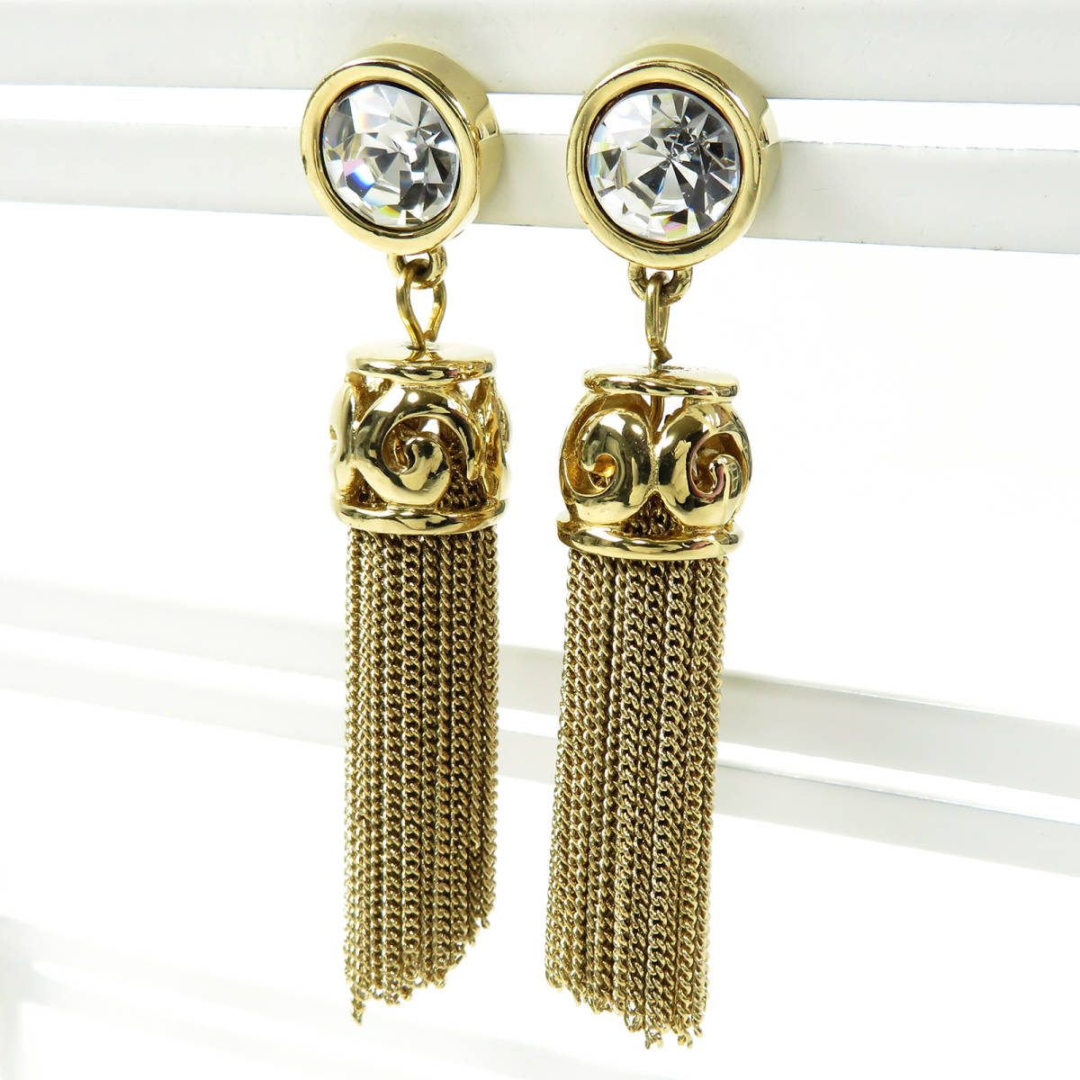  beautiful goods rare Vintage GIVENCHY Givenchy tassel rhinestone earrings Gold clear fringe G Logo chain ji van si.