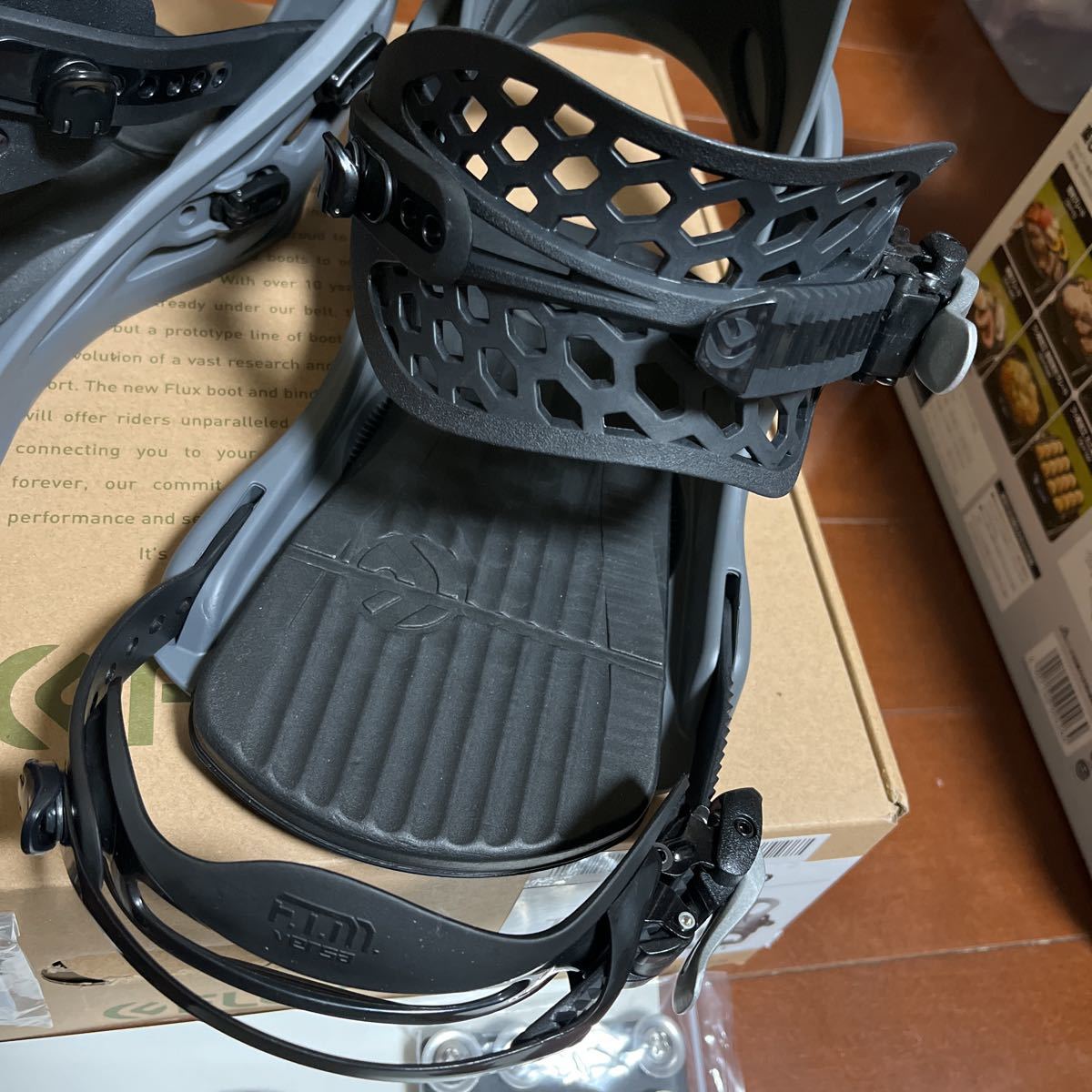 絶版FLUX TT 20-21モデル ダークグレイ Mサイズ おまけ付き