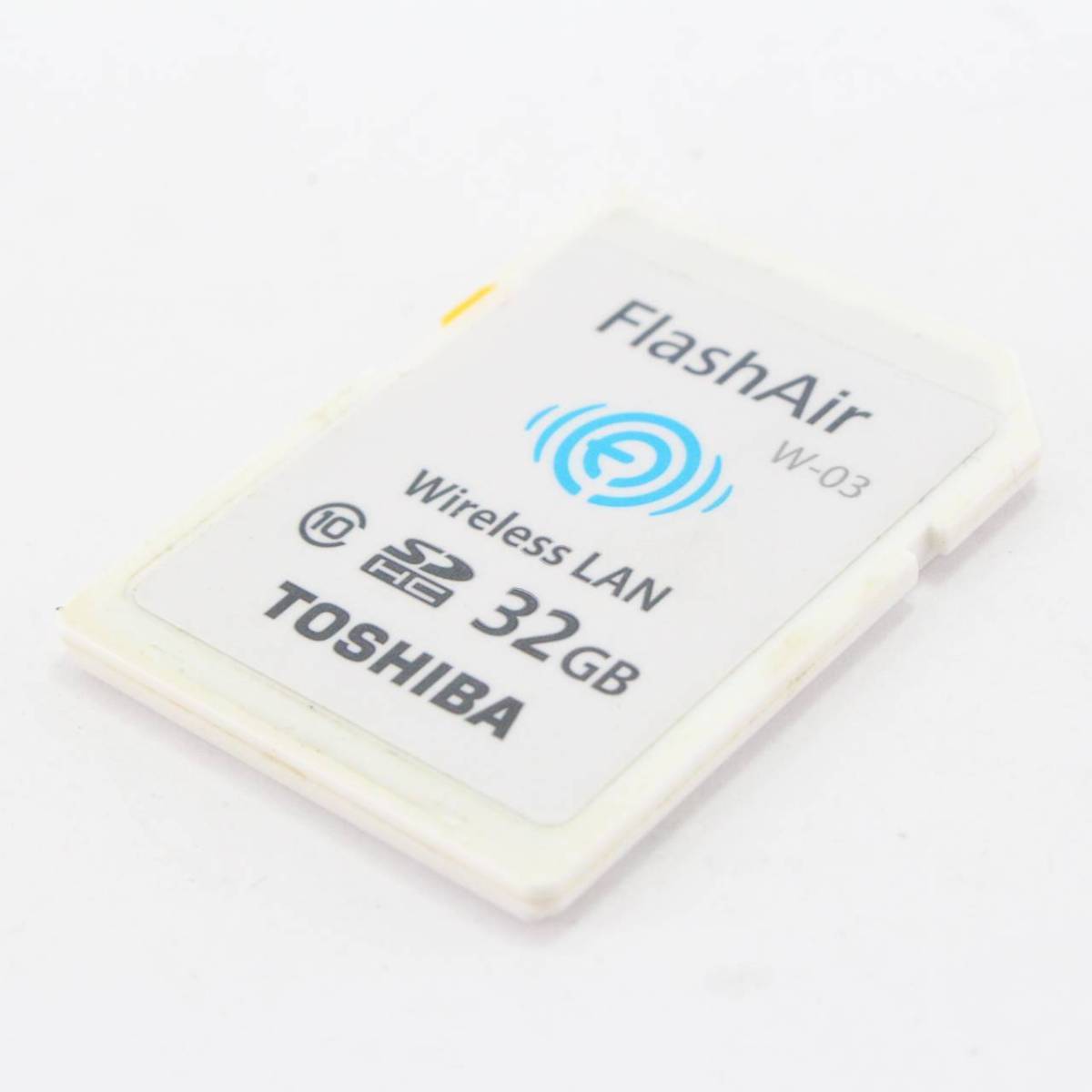 中古】TOSHIBA(東芝) 無線LAN搭載SDHCカード FlashAir W-03 [32GB