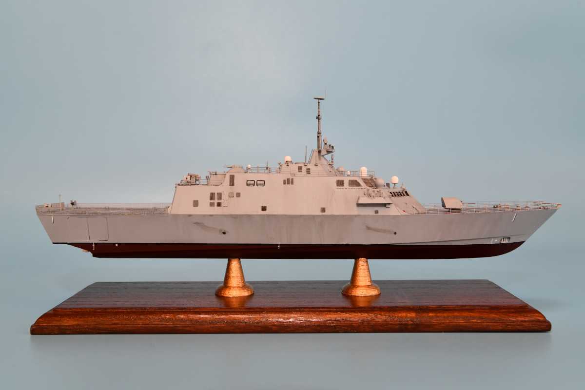 完成品 350 LCS-1 USS トランペッター フリーダム級沿海域戦闘艦