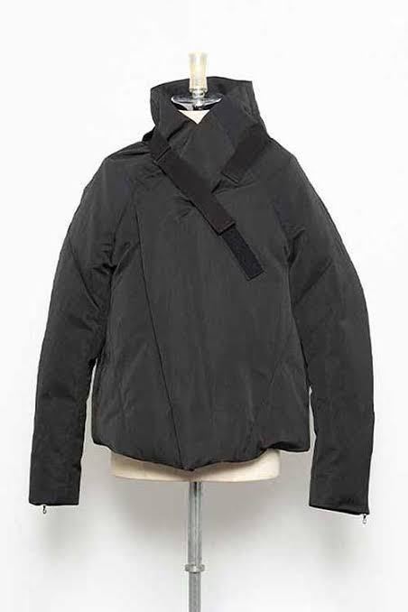 即 JULIUS ユリウス ハイネックダウンブルゾン 797BLM1 BLACK サイズ4 ...