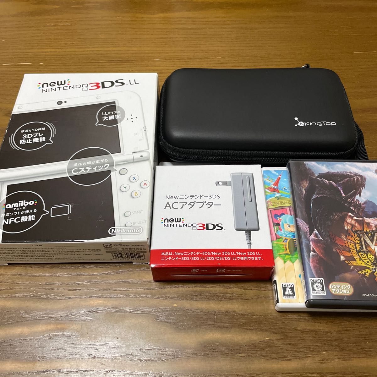 Newニンテンドー3DS LL パールホワイト　ケース、アダプター、ブルーライトCフィルター、8GBSDカード、3DSソフト2本付