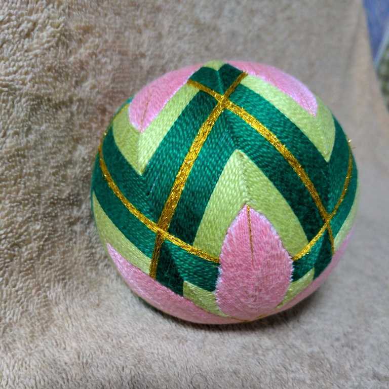 緑黄緑ピンク色 手まり 約11cm 手鞠 手毬：和風・レトロ・飾り物・和柄・刺繍・手作り_画像4