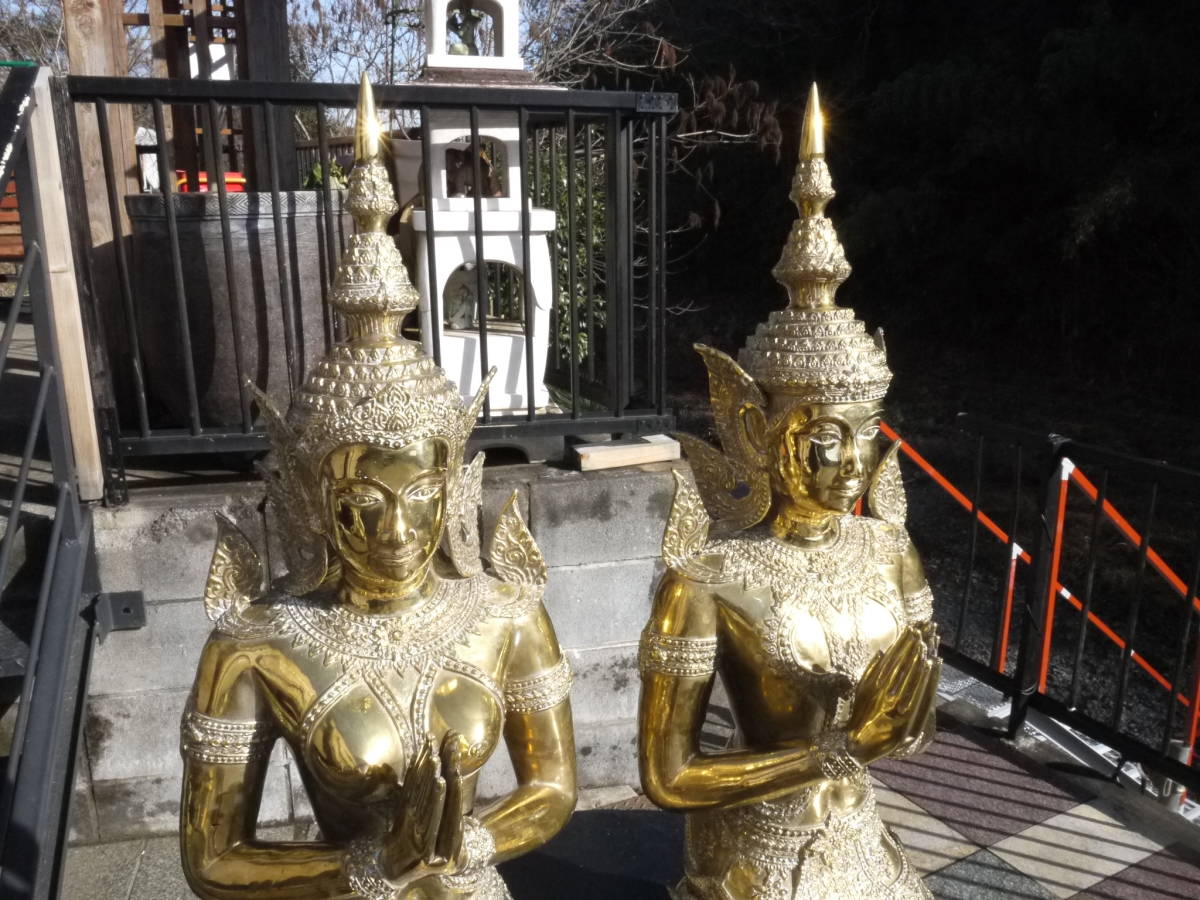【A30114】タイ・ テッパノム の菩薩像 一対 彫像 アユタヤ王国 上座部仏教 出家 寺院 金属工芸 銅製？高さ75cm 重さ10.3kg_画像3