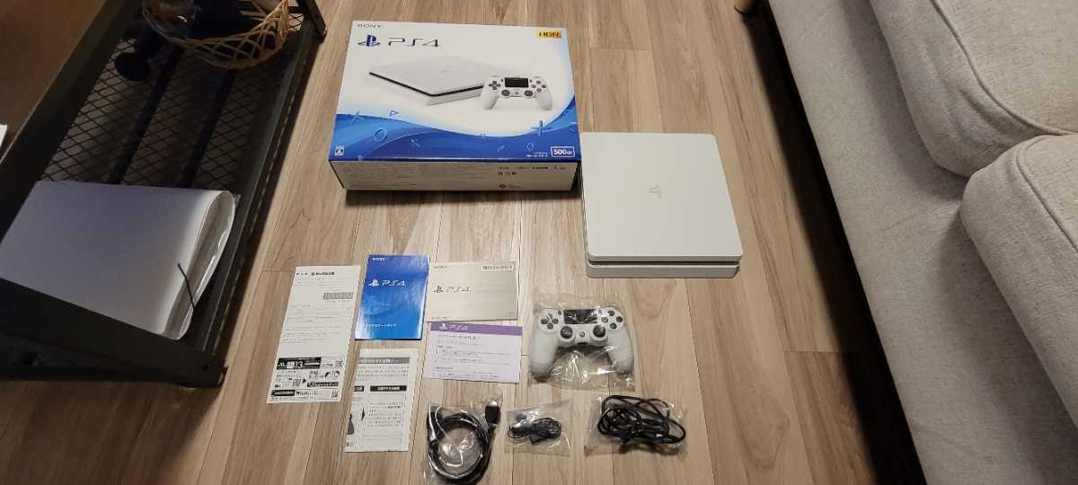 PS4 本体　CUH-2200A B02 完全動作品　ホワイト　使用時間僅少　付属　WHITE 品完備　ソニー　プレイステーション4　中古　ホワイト_画像2