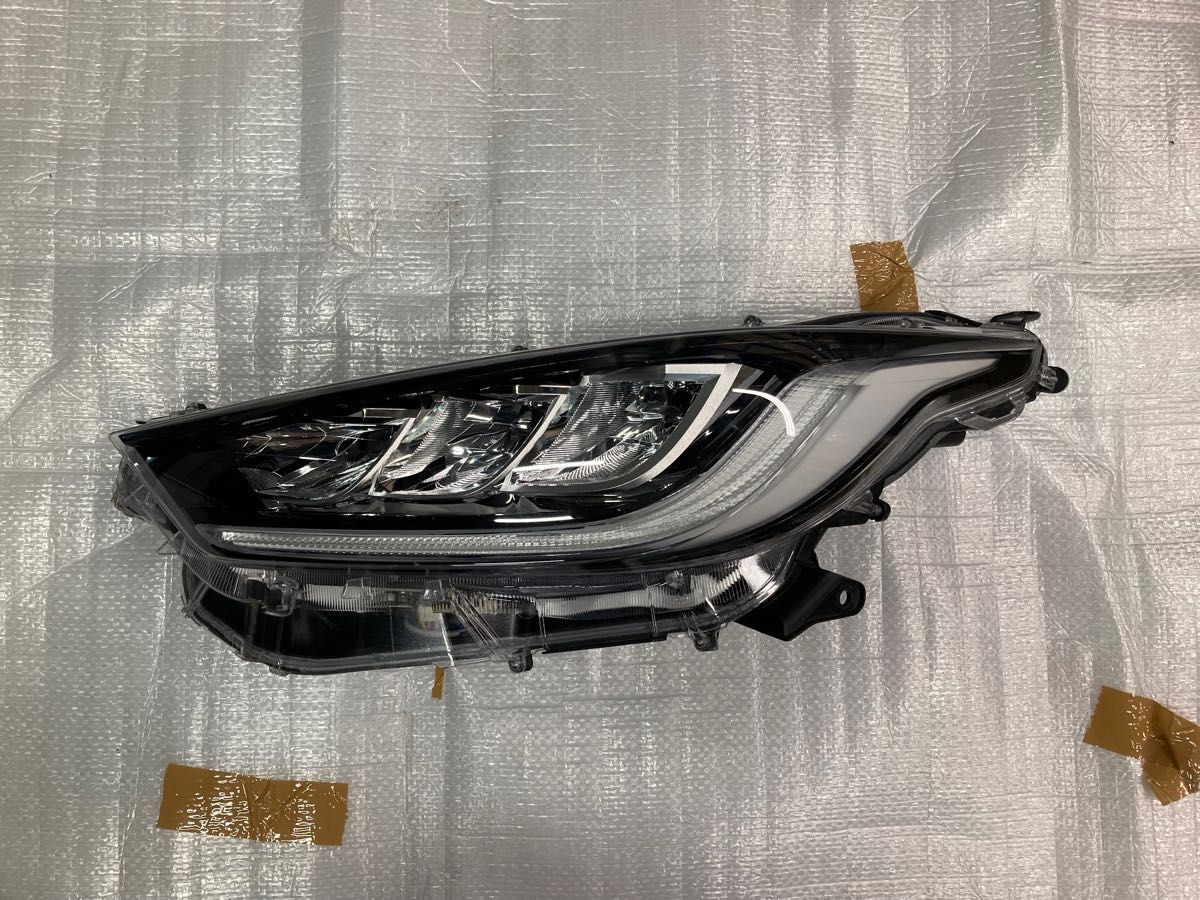 トヨタ ヤリス 左ヘッドライト LED|PayPayフリマ