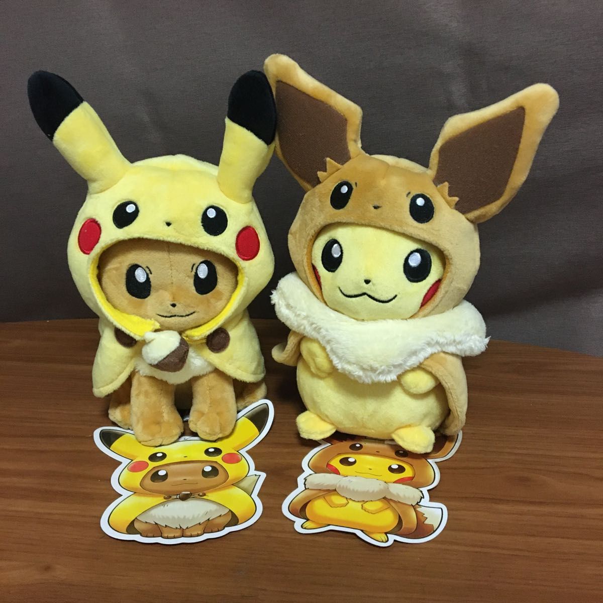 ピカチュウポンチョのイーブイ　イーブイポンチョのピカチュウ ぬいぐるみ　ポケモンセンター ポケットモンスター