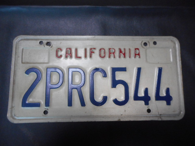 アメリカ　カリフォルニア　ナンバー　プレート　１枚　３０年以上前の貴重品　白　（５４）　ノスタルジック　コレクション　アメ車等のサムネイル