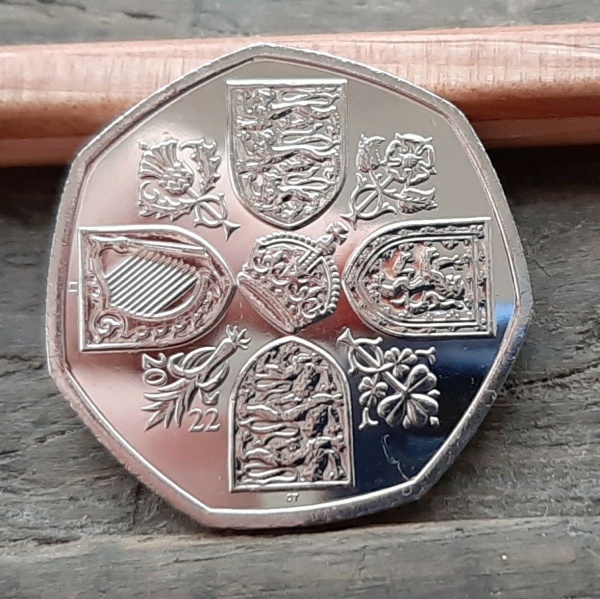 チャールズ3世 50ペンス 新デザインイギリス コイン英国 カプセル付き2022年 8g 27mm