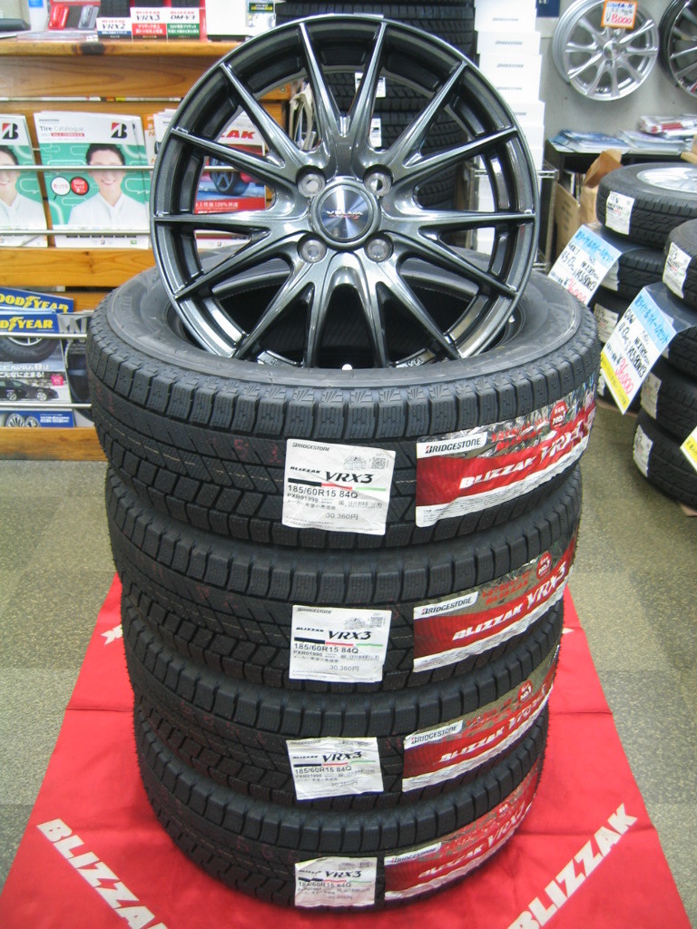 ブリヂストン 国産 スタッドレス ブリザック VRX3 185/60R15 185/60-15 ＆ アルミホイール 新品 税込み 即納OK 送料無料 フィット シャトル_台数限定販売になります。