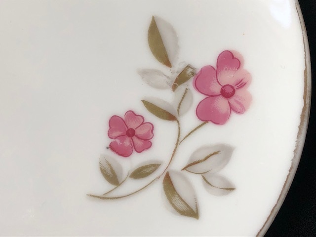 丸皿　金彩　花　皿　昭和　古い　中皿　陶器　直径１６ｃｍ　6枚セット　ワンポイント　ピンクの花　シンプル　おしゃれ_画像3