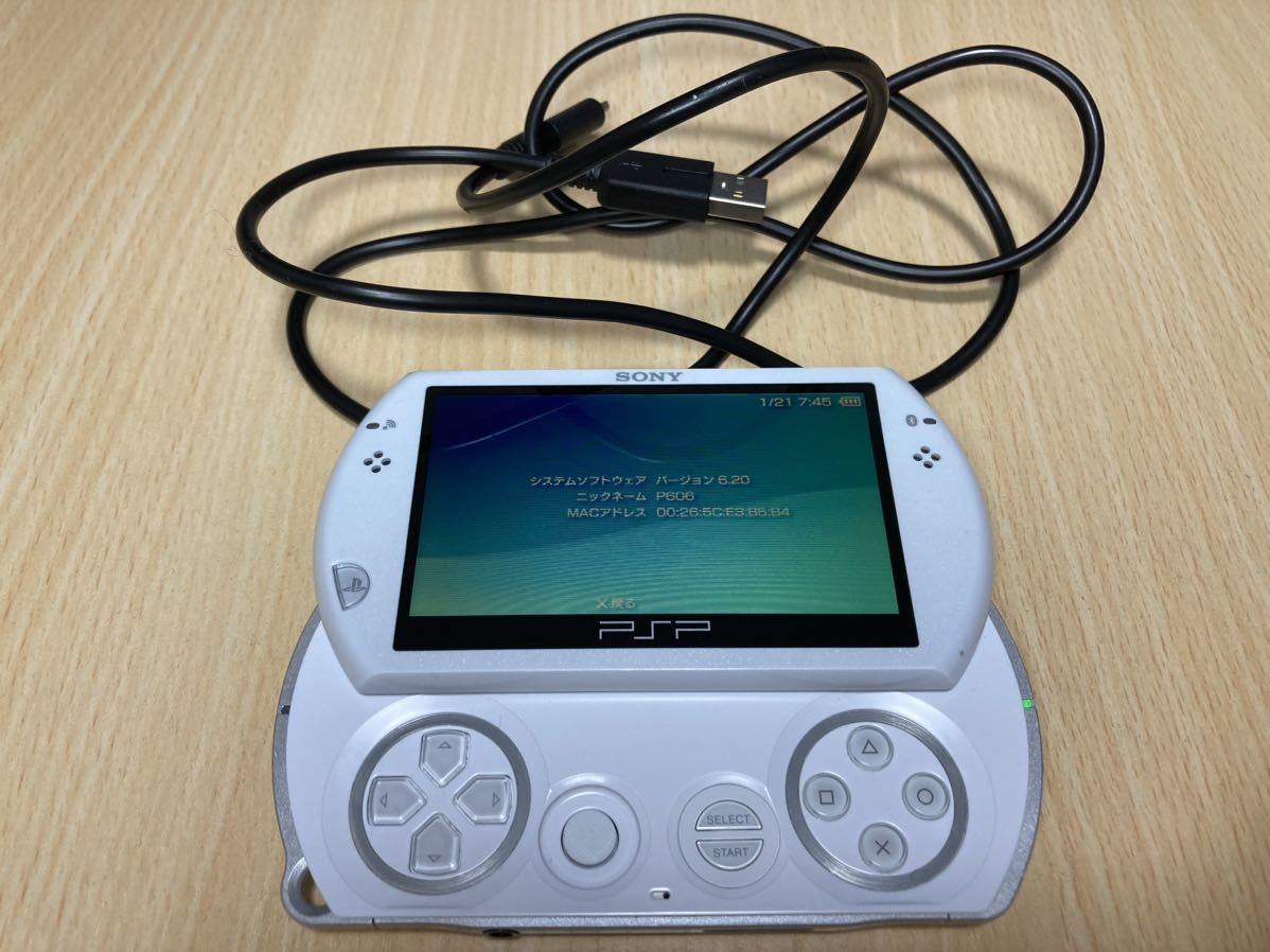 テレビゲームPSP GO ホワイト 充電ケーブル イヤホン本・音楽・ゲーム 