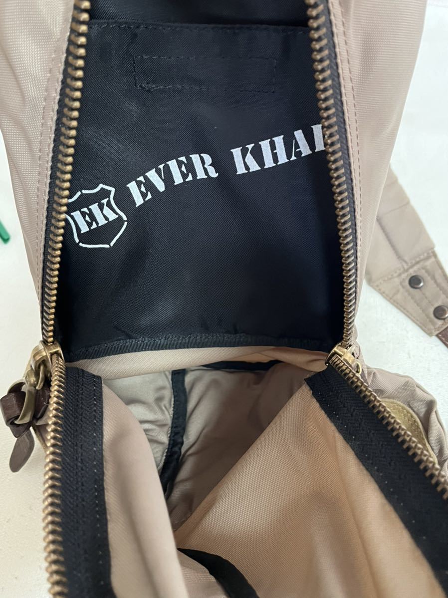 【美品】最終特割 EVER KHAKI エバーカーキ ボディバッグ ワンショルダー カーキ お洒落 使えるサイズ 激安！_画像5