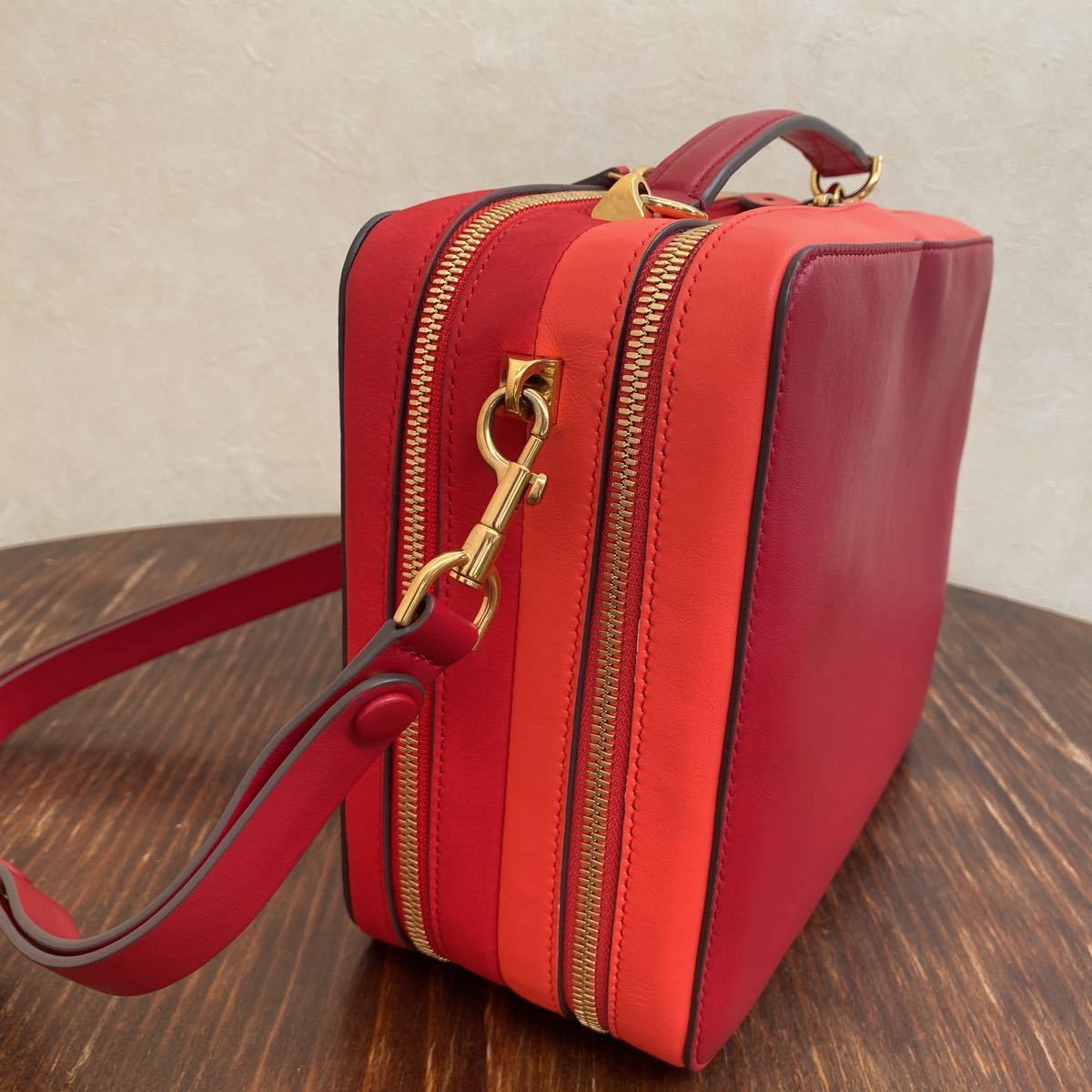 美品 ANYA HINDMARCH(アニヤ ハインドマーチ) ザ・スタック・ダブル