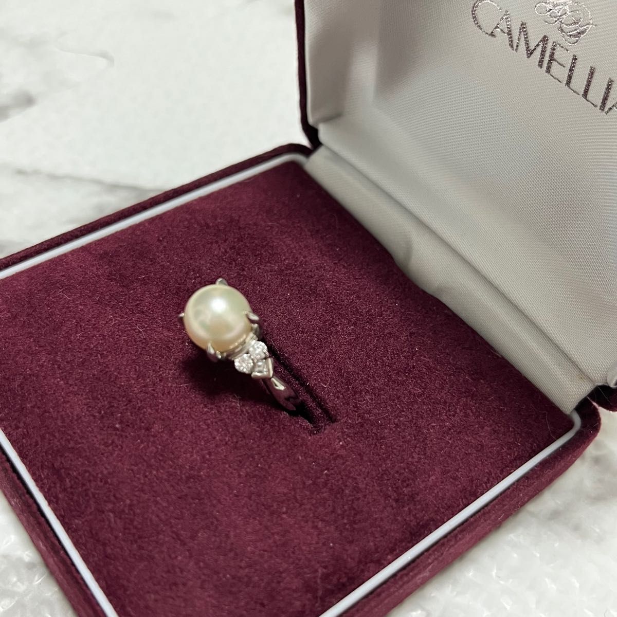 CAMELLIAの指輪とイヤリング paytakhtstore.com
