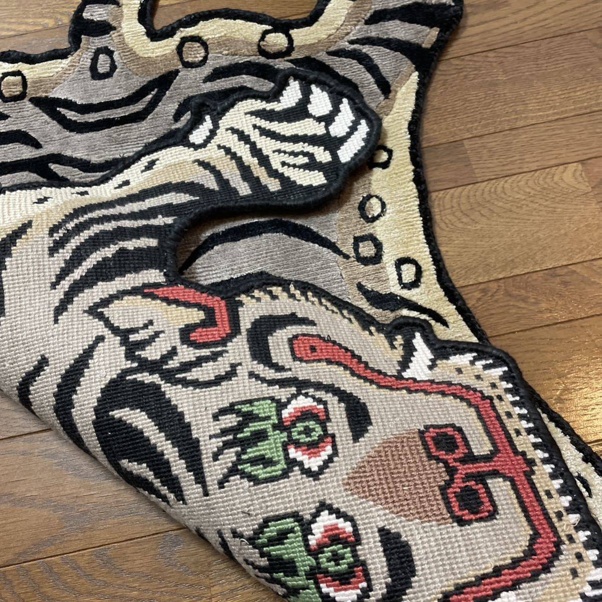 《SALE 》新品 本物 シルク素材 チベタンタイガーラグ 虎 チベット絨毯 Mサイズ 90㎝　チベタンタイガsilk100％　手織り　ハンドメイド