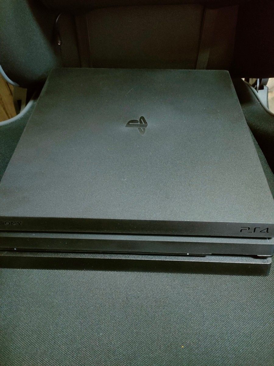 PlayStation 4 Pro ジェット・ブラック 1TB (CUH-7100BB01)中古