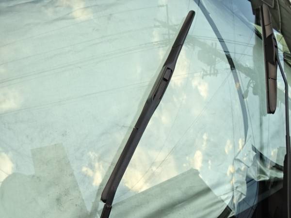 ☆レクサス風 エアロ ワイパー ブレード 日産 エルグランド E52系 650ｍｍ 425ｍｍの画像3