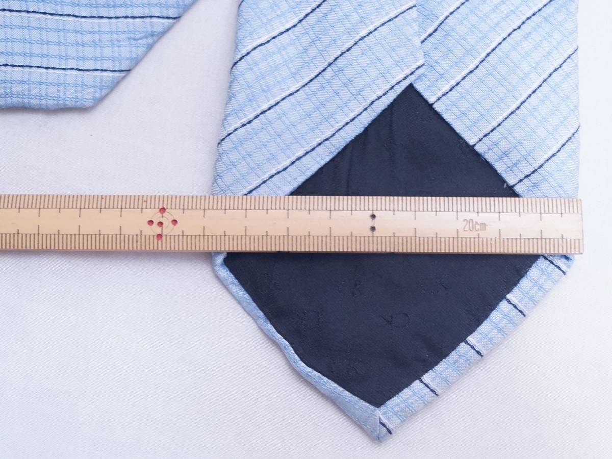 * Calvin Klein necktie stripe pattern * light blue 
