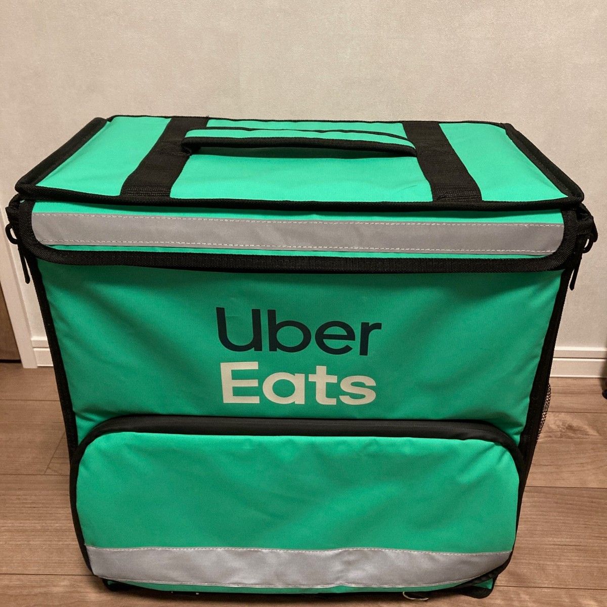 ウーバーイーツ　Uber Eats　配達用カバン　デリバリーバッグ　緑　グリーン　蛍光色　事故防止　安全対策　正規品　公式