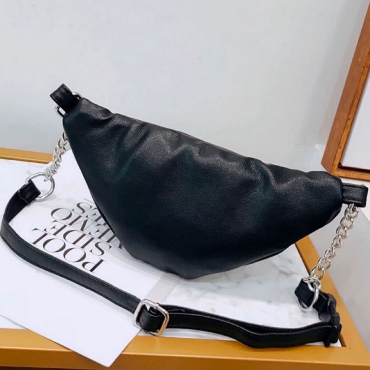 ☆日本の職人技☆ 人気 美品 チェーン ボディ バッグ ブラック 黒 海外