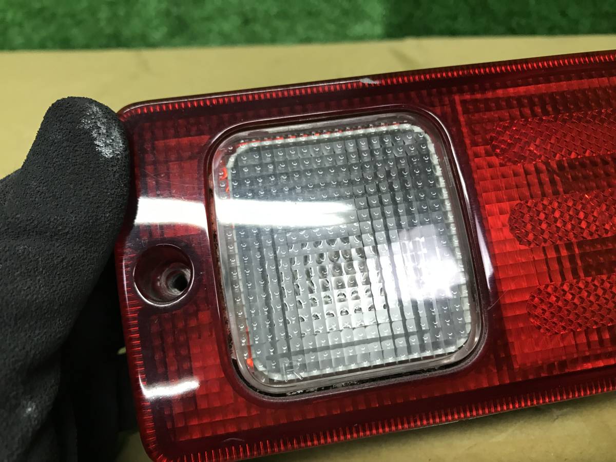  tube 0847 Mitsubishi U43V Bravo original tail lamp tail light right KOITO 220-87011 33-19901