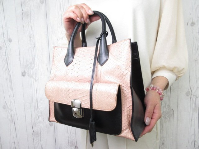 ヤフオク! - 極美品 BALENCIAGA バレンシアガ パイソン ハン...