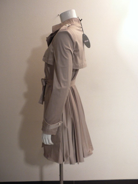 即決！新品63,800円☆彡ITALY製『デニーローズ』◇『DENNY ROSE』◇お洒落beige！プリーツデザインが人気の完売トレンチコート！_画像1