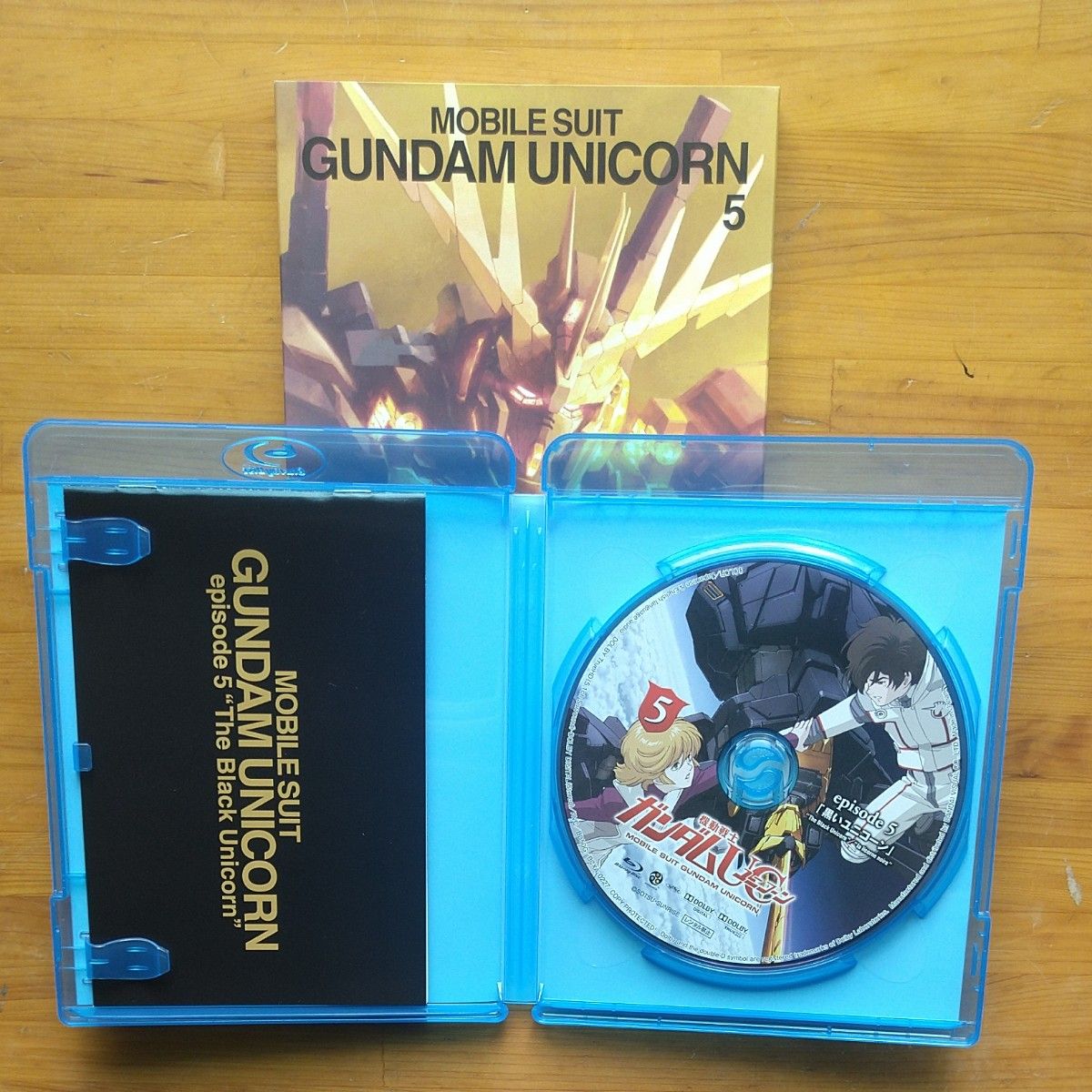 機動戦士ガンダムUC (ユニコーン) 全巻セット　〔Blu-ray、７巻は初回限定版、１巻のみDVD〕
