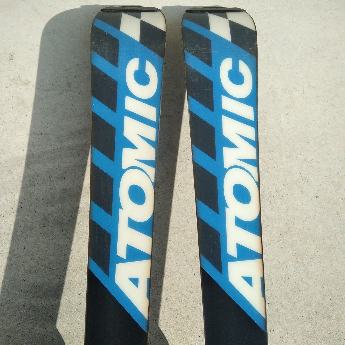 ATOMIC ST9 160cm R11 キレキレの小回りが簡単にできるスキー板 ATOMIC ST9 160cm R11 キレキレの小回りが簡単にできるスキー板