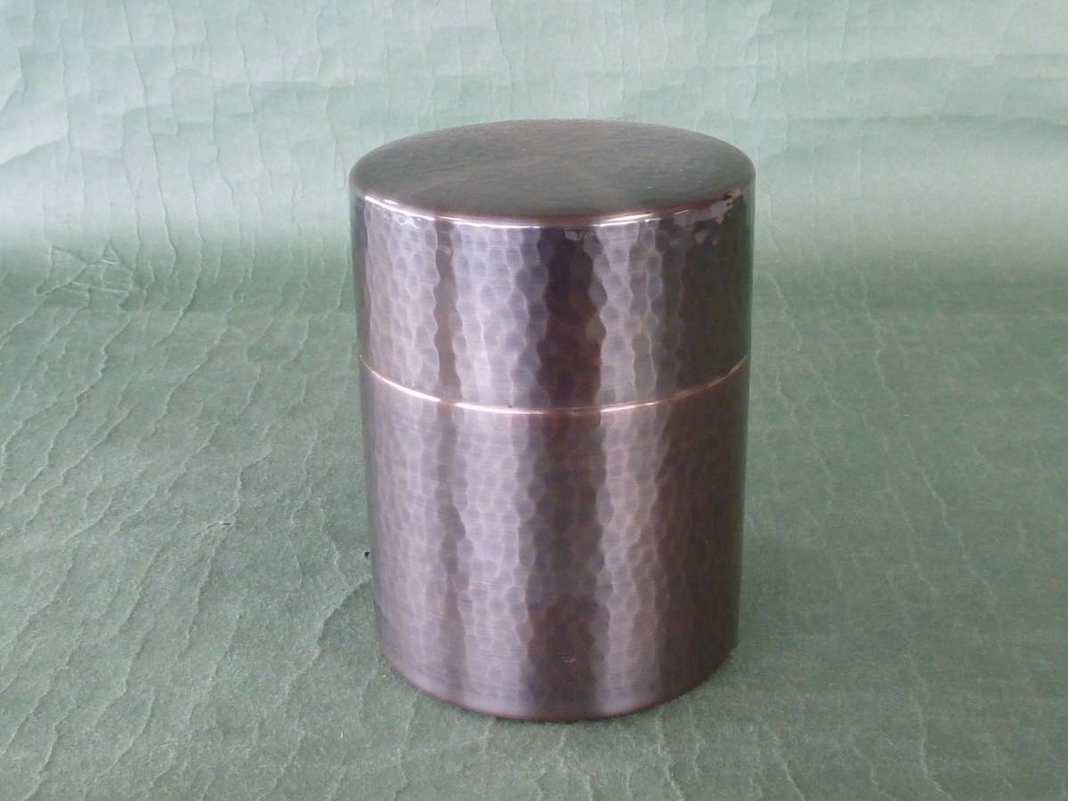 銅茶筒 鎚目模様茶筒　直径８．８ｃｍ高さ１２ｃｍ 容量約１５０g 未使用新品_画像1