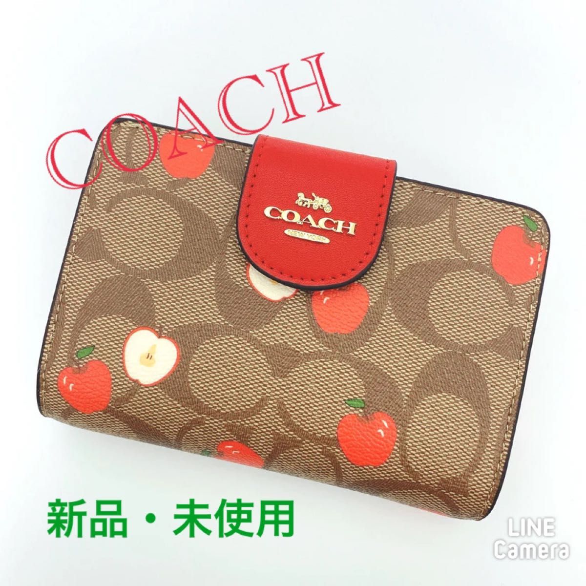 COACH 二つ折り財布 カーキ色 リンゴ柄 - レディースファッション