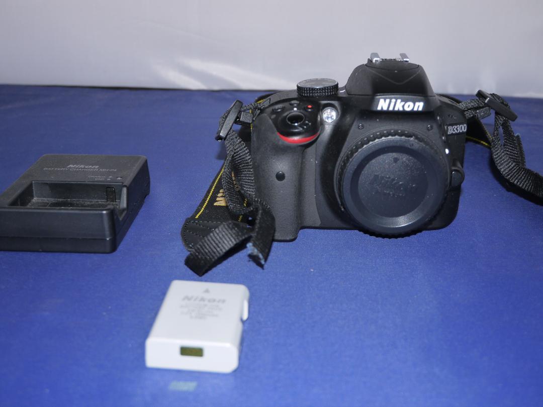 ショット数1782枚　ニコン　NIKON D3300ボディ　ブラック