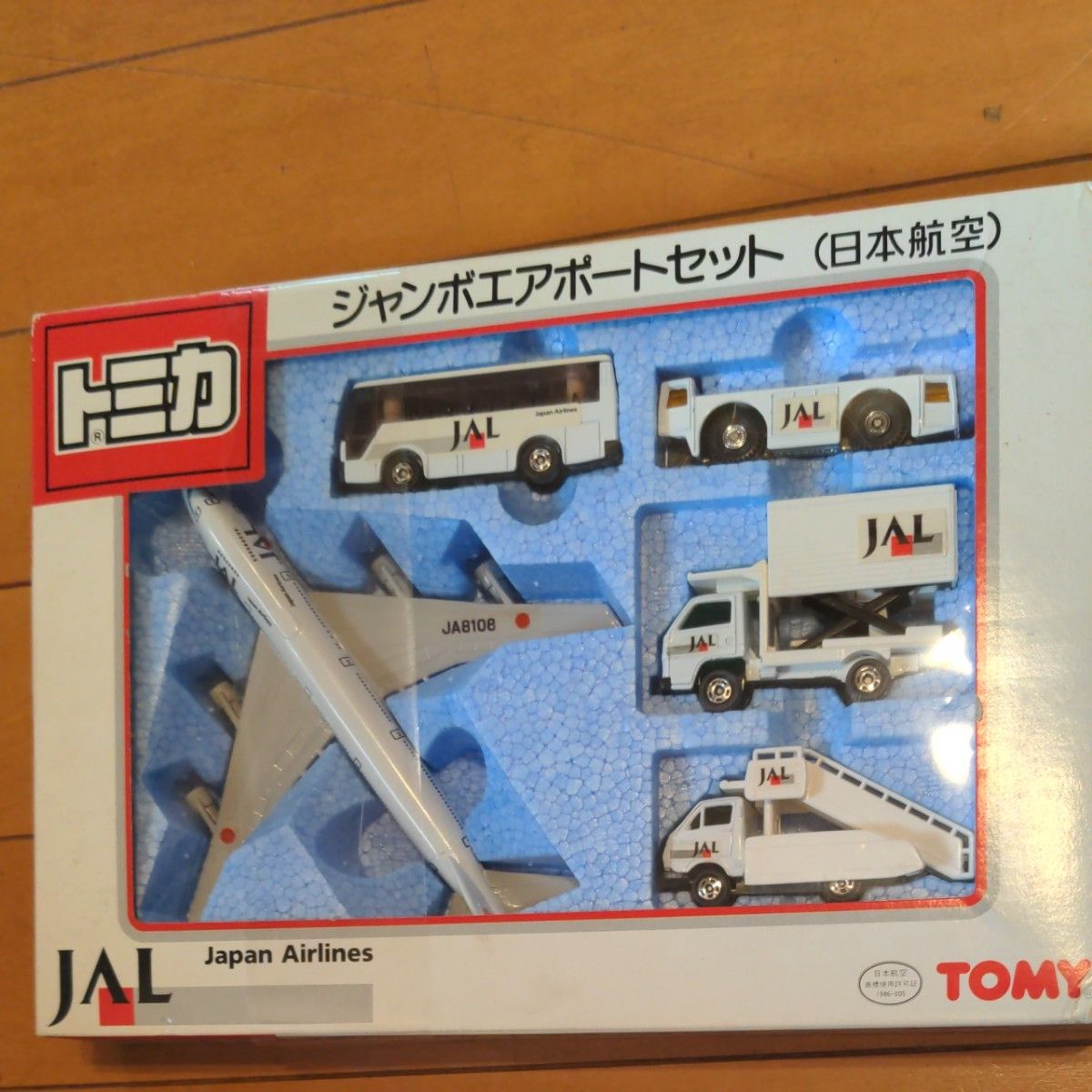 【日本航空】日本製。ジャンボエアポートセット(トミカ)