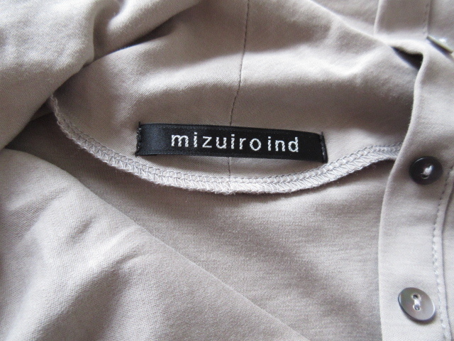 mizuiro ind / light blue India asimeto Lee high‐necked color pull over BEIGE * long sleeve shirt cut and sewn ta-toru neck 