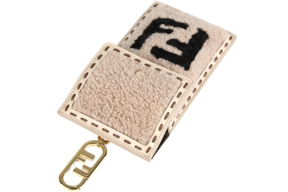セール 登場から人気沸騰】 未使用品 FENDI フェンディ FFロゴ ファー