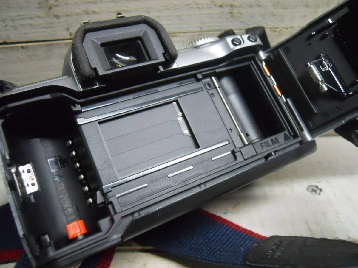 M9199 カメラ CANON canon EOS KISS 5 現状 動作チェックなし 傷汚れあり ゆうパック60サイズ(0501)_画像4