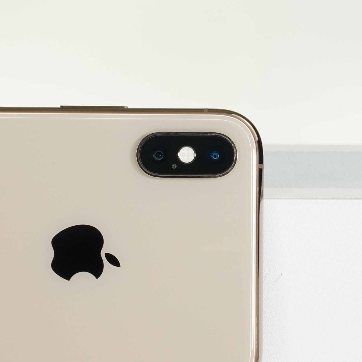 iPhone Xs 64GB SIMフリ― ゴールド 中古本体 訳あり品 MT6T2J/A 白ロムの画像3